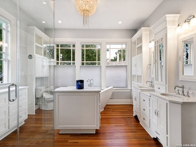 125 W Agarita Ave., San Antonio, TX 78212