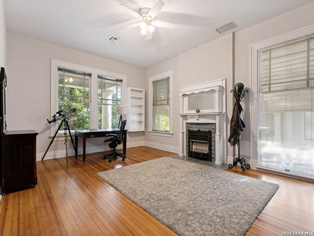 125 W Agarita Ave., San Antonio, TX 78212