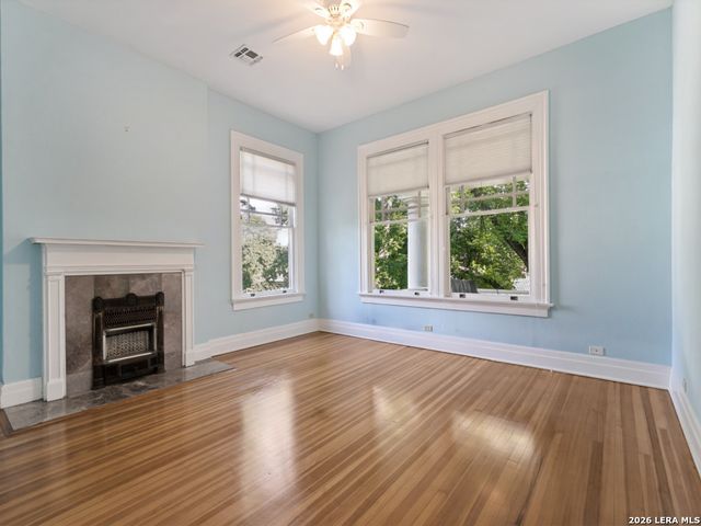 125 W Agarita Ave., San Antonio, TX 78212