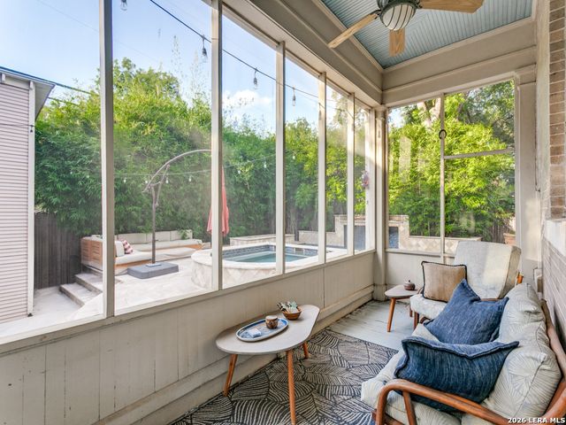 125 W Agarita Ave., San Antonio, TX 78212