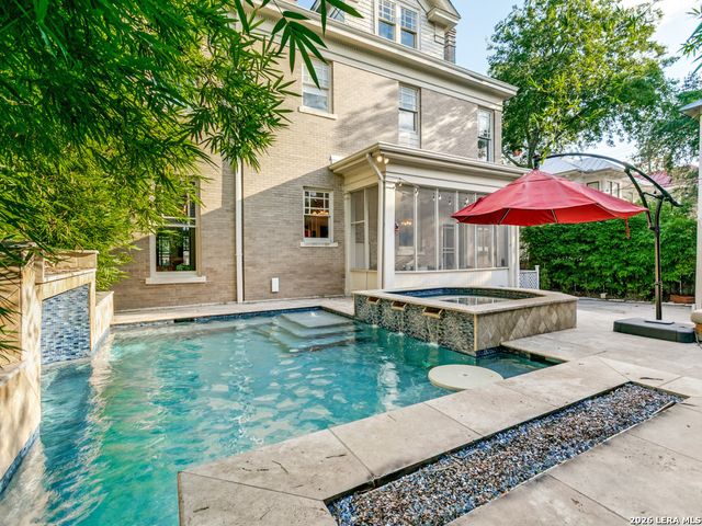125 W Agarita Ave., San Antonio, TX 78212