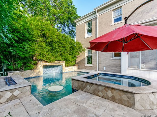 125 W Agarita Ave., San Antonio, TX 78212