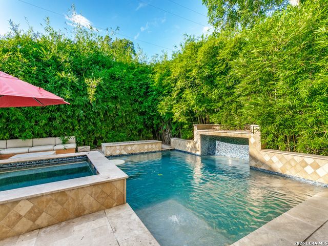 125 W Agarita Ave., San Antonio, TX 78212