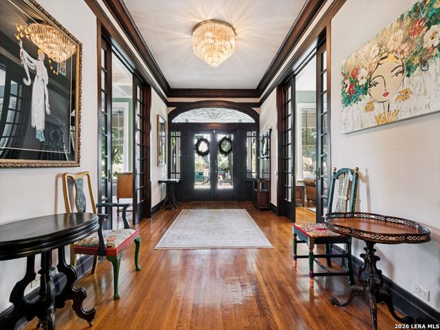 125 W Agarita Ave., San Antonio, TX 78212