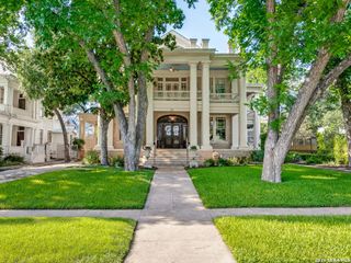 125 W Agarita Ave., San Antonio, TX 78212