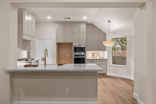 2 Gilded Crest Court, The Woodlands, TX 77382