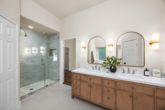 2 Gilded Crest Court, The Woodlands, TX 77382