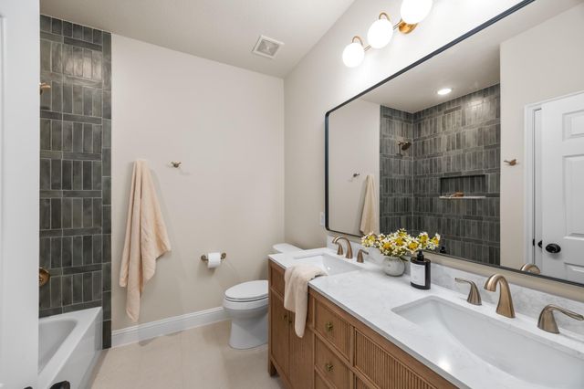 2 Gilded Crest Court, The Woodlands, TX 77382