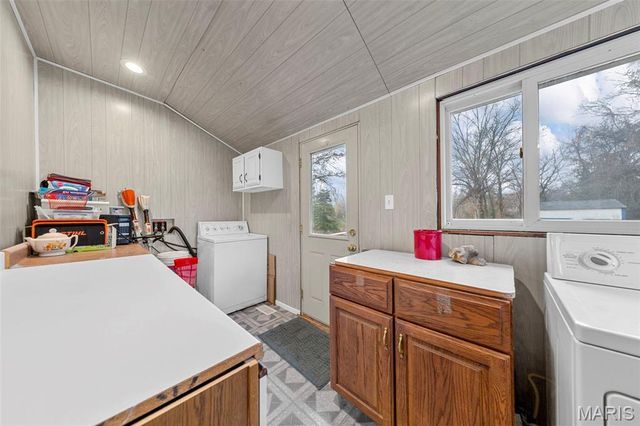 1144 Hudson Road, St Louis, MO 63135