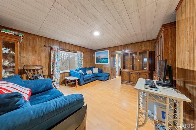 1144 Hudson Road, St Louis, MO 63135