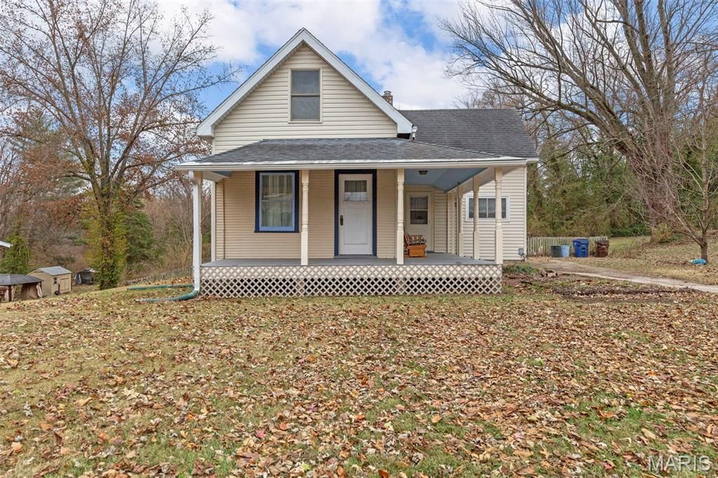 1144 Hudson Road, St Louis, MO 63135