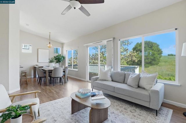 5081 Mesa Ridge Dr, Antioch, CA 94531