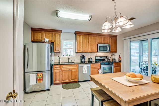 1 Linton Close, Freehold, NJ 07728