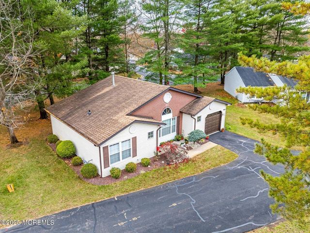 1 Linton Close, Freehold, NJ 07728