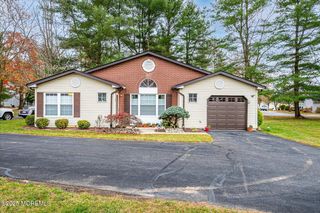 1 Linton Close, Freehold, NJ 07728