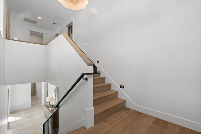 309 Avenue Of Oaks Street, Houston, TX 77009