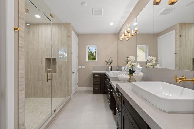 309 Avenue Of Oaks Street, Houston, TX 77009