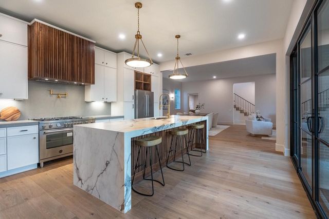 309 Avenue Of Oaks Street, Houston, TX 77009