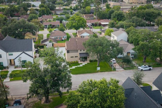 309 Avenue Of Oaks Street, Houston, TX 77009