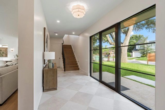 309 Avenue Of Oaks Street, Houston, TX 77009