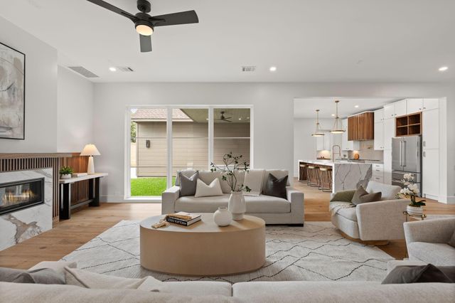 309 Avenue Of Oaks Street, Houston, TX 77009