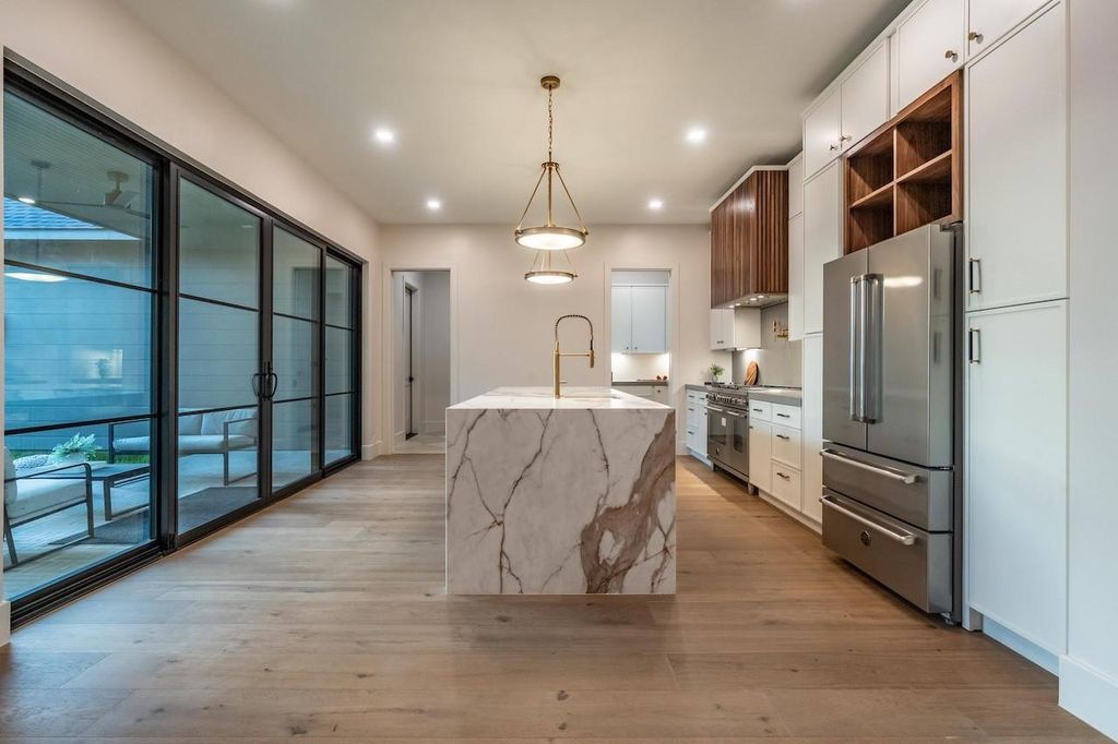 309 Avenue Of Oaks Street, Houston, TX 77009