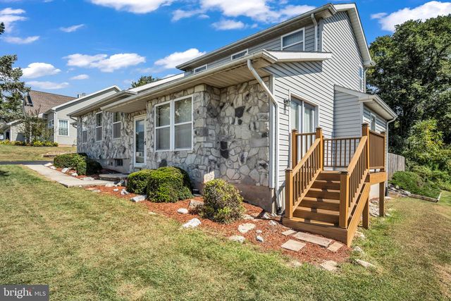 45 S BEN HOGAN DR, Etters, PA 17319