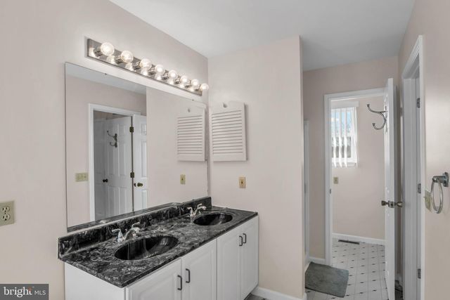 45 S BEN HOGAN DR, Etters, PA 17319