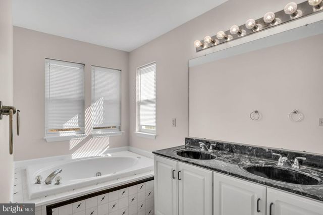 45 S BEN HOGAN DR, Etters, PA 17319