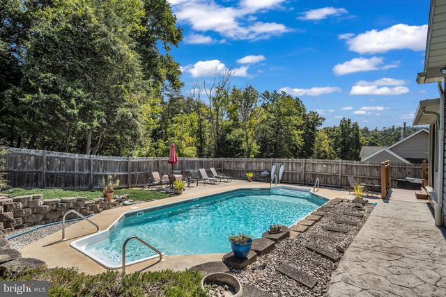 45 S BEN HOGAN DR, Etters, PA 17319