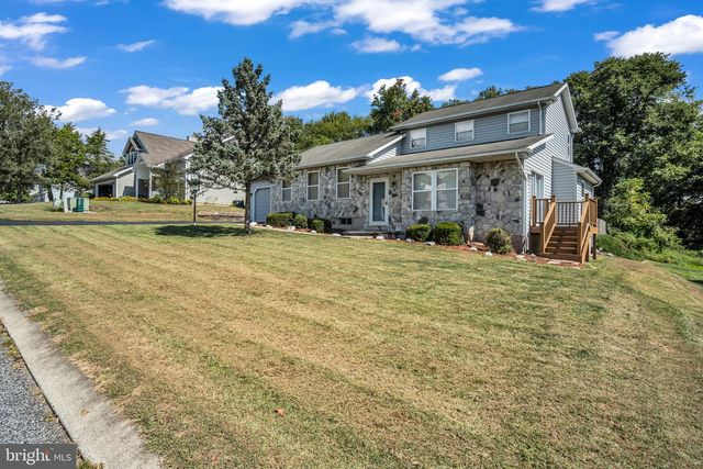 45 S BEN HOGAN DR, Etters, PA 17319