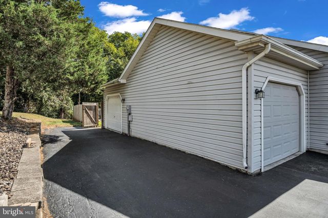 45 S BEN HOGAN DR, Etters, PA 17319