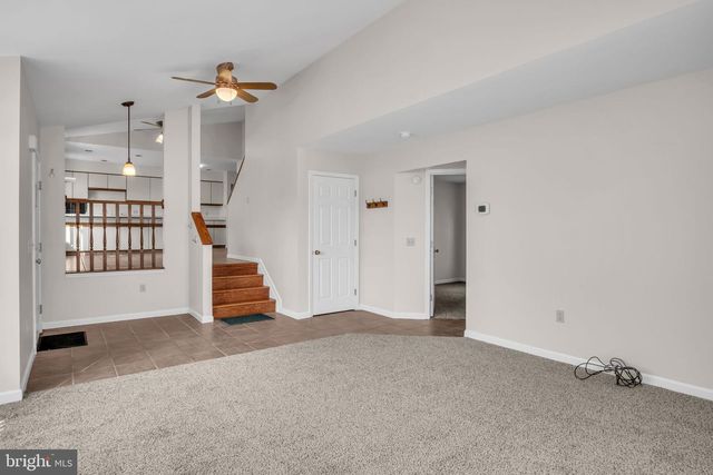 45 S BEN HOGAN DR, Etters, PA 17319