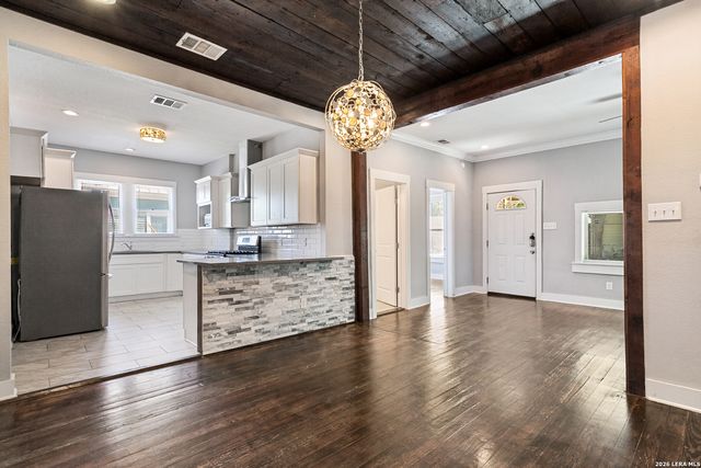 1013 N Palmetto, San Antonio, TX 78202