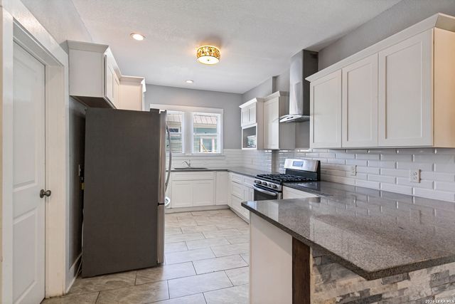 1013 N Palmetto, San Antonio, TX 78202