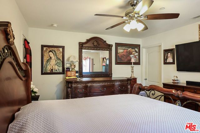 12368 Osborne Street 1, Pacoima (los Angeles), CA 91331