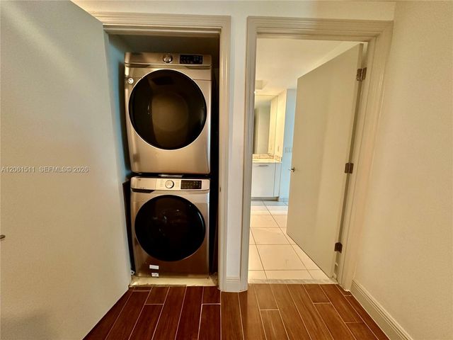 500 Brickell Ave 2407, Miami, FL 33131