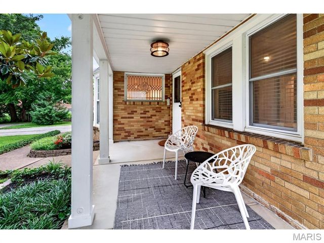 423 Maelln Drive, Webster Groves, MO 63119