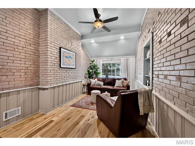 423 Maelln Drive, Webster Groves, MO 63119