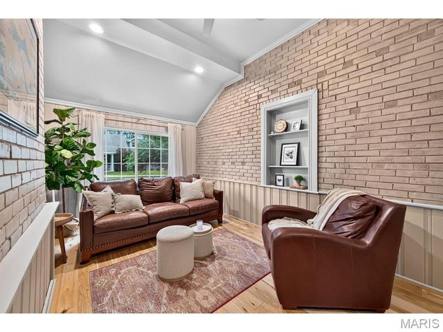 423 Maelln Drive, Webster Groves, MO 63119