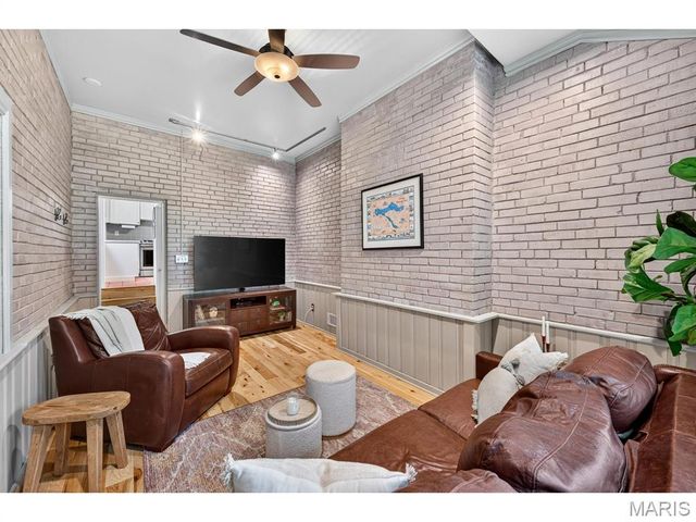 423 Maelln Drive, Webster Groves, MO 63119