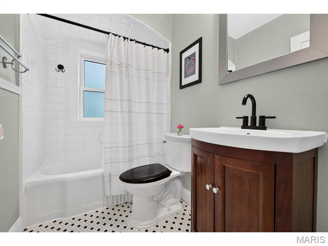 423 Maelln Drive, Webster Groves, MO 63119