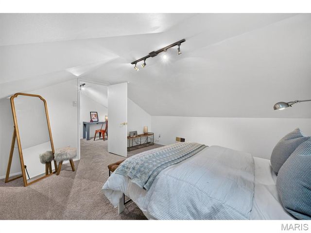 423 Maelln Drive, Webster Groves, MO 63119