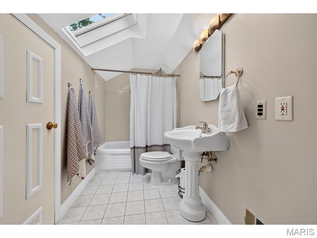 423 Maelln Drive, Webster Groves, MO 63119