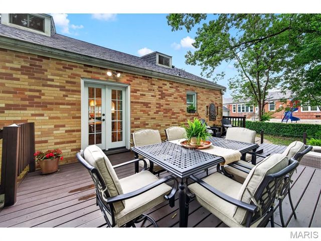 423 Maelln Drive, Webster Groves, MO 63119
