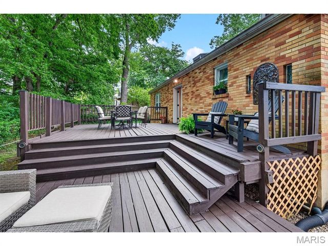 423 Maelln Drive, Webster Groves, MO 63119
