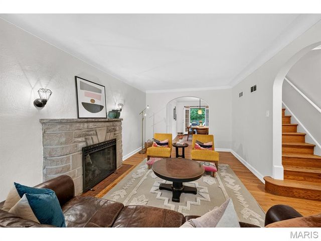 423 Maelln Drive, Webster Groves, MO 63119