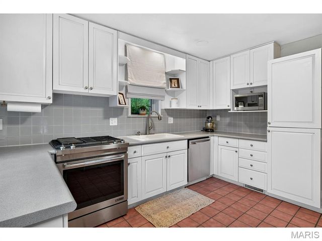 423 Maelln Drive, Webster Groves, MO 63119