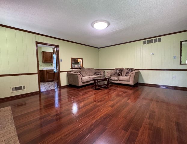 3213 COVINGTON RD, Memphis, TN 38128