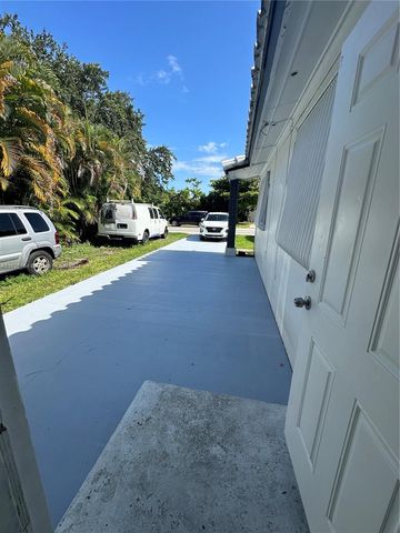 1619 Moffett St, Hollywood, FL 33020